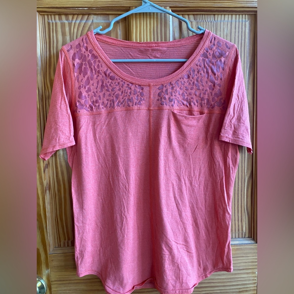 Lululemon T-Shirt